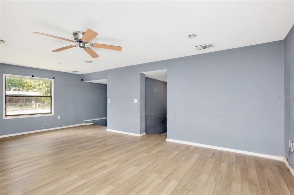 Activo con contrato: $229,000 (3 camas, 1 baños, 1440 Pies cuadrados)