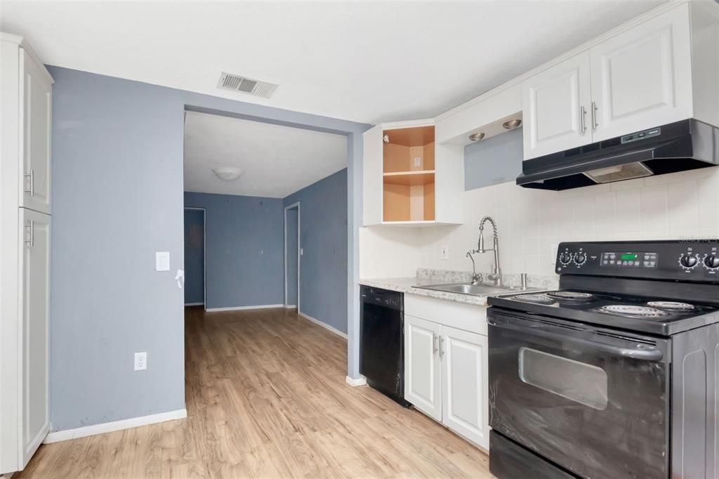 Activo con contrato: $229,000 (3 camas, 1 baños, 1440 Pies cuadrados)