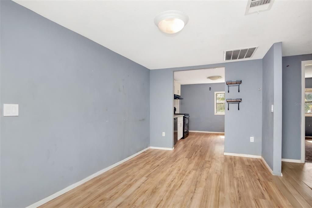 Activo con contrato: $229,000 (3 camas, 1 baños, 1440 Pies cuadrados)