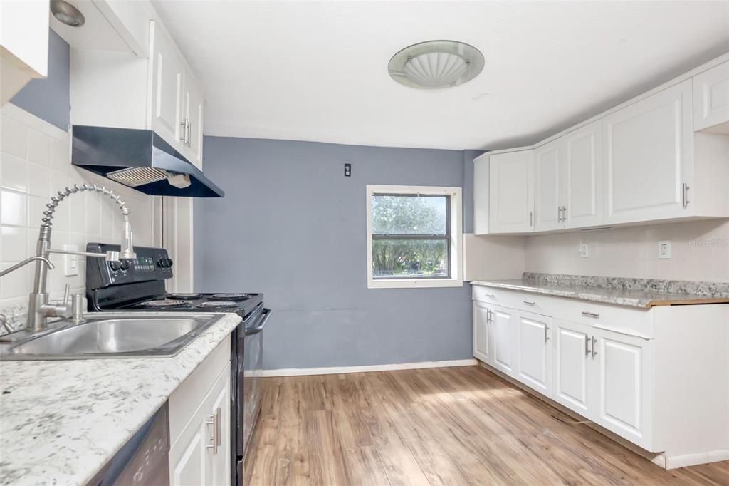 Activo con contrato: $229,000 (3 camas, 1 baños, 1440 Pies cuadrados)