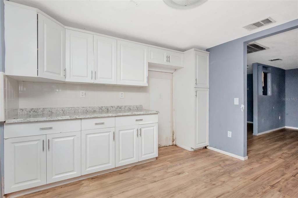 Activo con contrato: $229,000 (3 camas, 1 baños, 1440 Pies cuadrados)