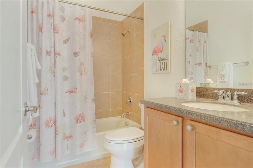 合同活跃: $299,999 (3 贝兹, 2 浴室, 1477 平方英尺)