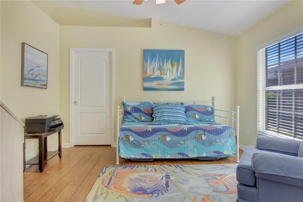 合同活跃: $299,999 (3 贝兹, 2 浴室, 1477 平方英尺)