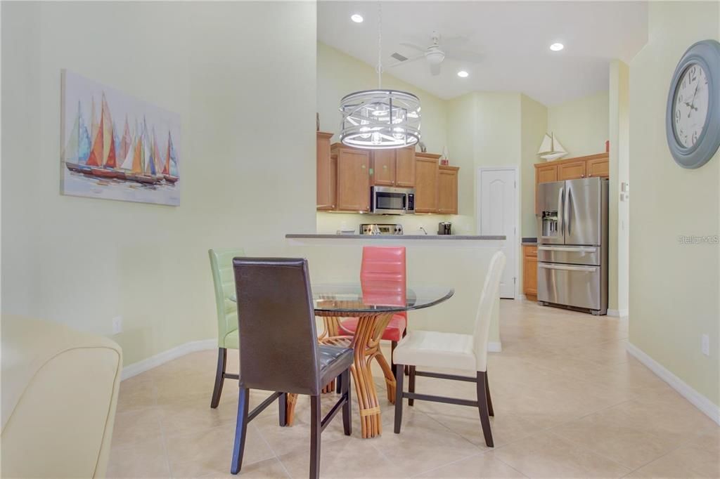 合同活跃: $299,999 (3 贝兹, 2 浴室, 1477 平方英尺)