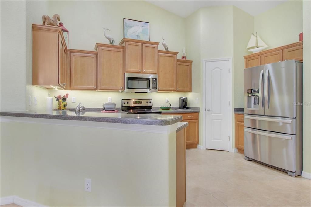 合同活跃: $299,999 (3 贝兹, 2 浴室, 1477 平方英尺)