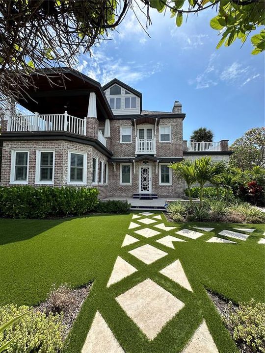 最近售出: $1,800,000 (5 贝兹, 5 浴室, 3539 平方英尺)