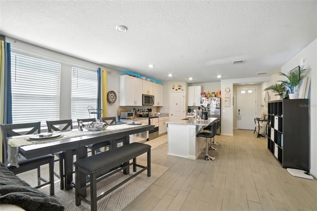 For Sale: $345,000 (3 beds, 2 baths, 1659 Square Feet)