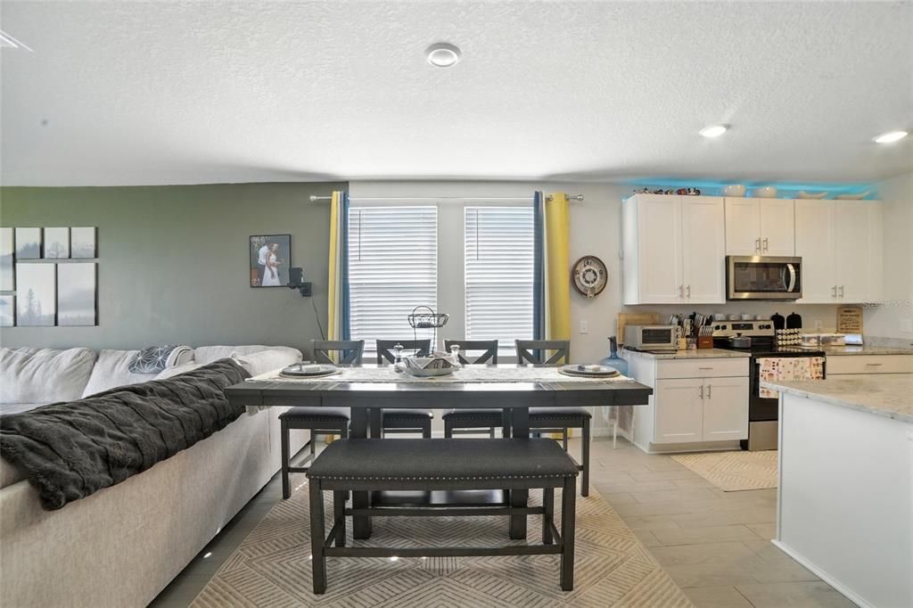 For Sale: $345,000 (3 beds, 2 baths, 1659 Square Feet)