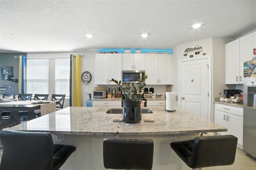 For Sale: $345,000 (3 beds, 2 baths, 1659 Square Feet)