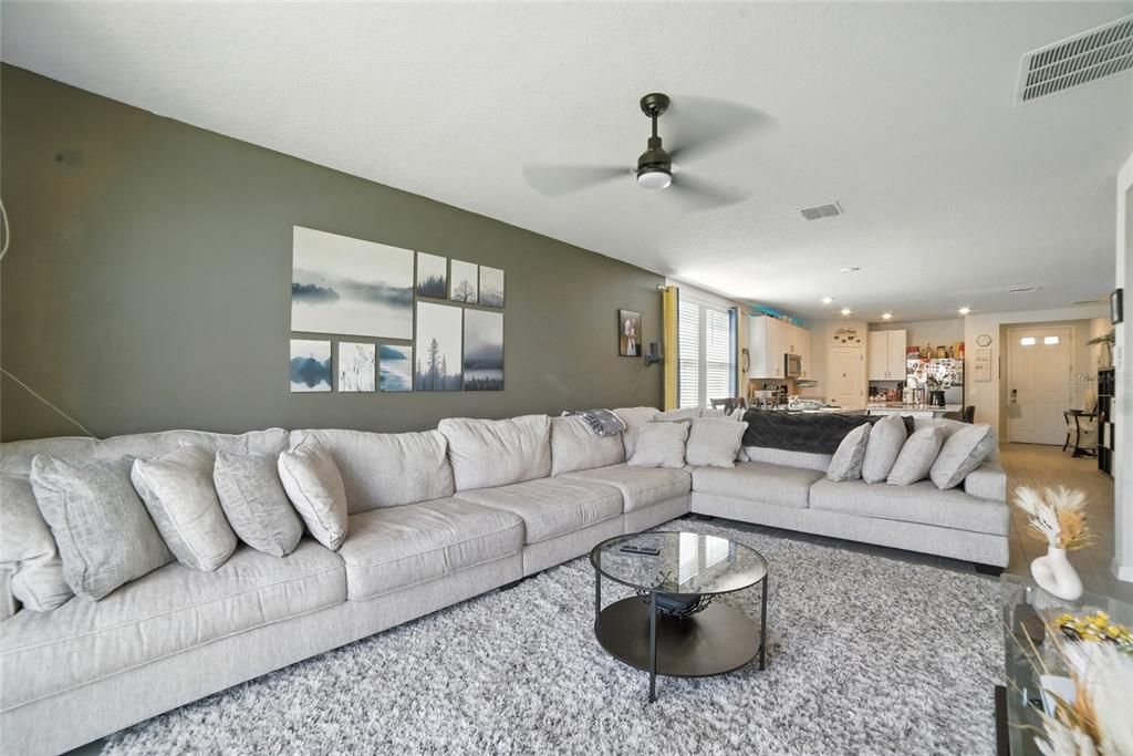 For Sale: $345,000 (3 beds, 2 baths, 1659 Square Feet)