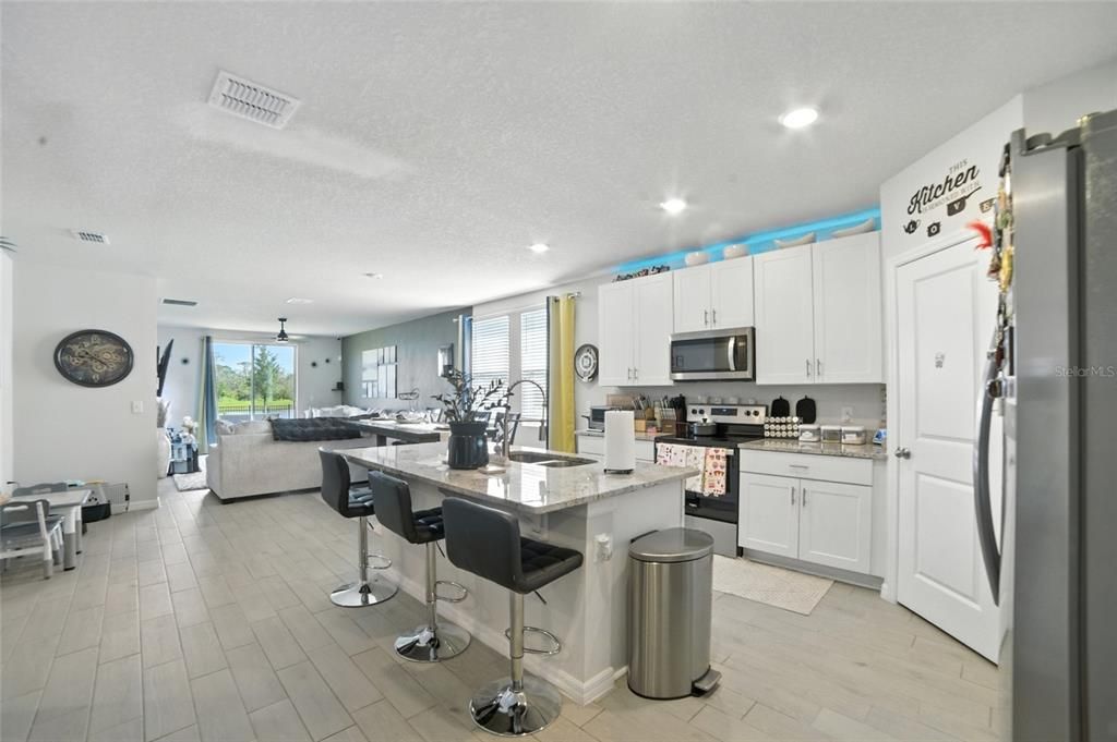 For Sale: $345,000 (3 beds, 2 baths, 1659 Square Feet)