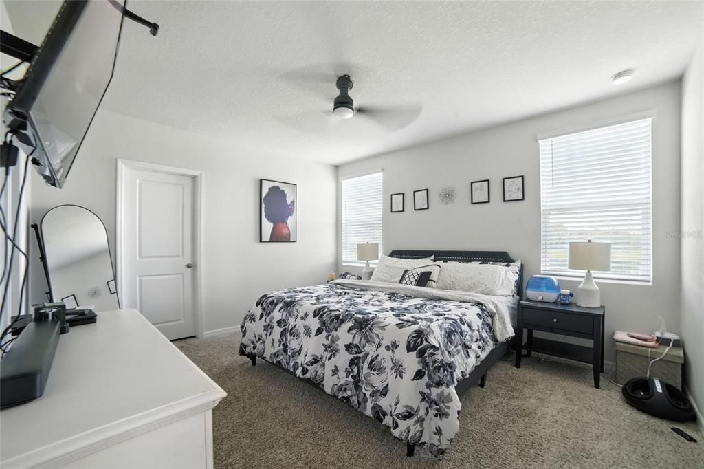 For Sale: $345,000 (3 beds, 2 baths, 1659 Square Feet)