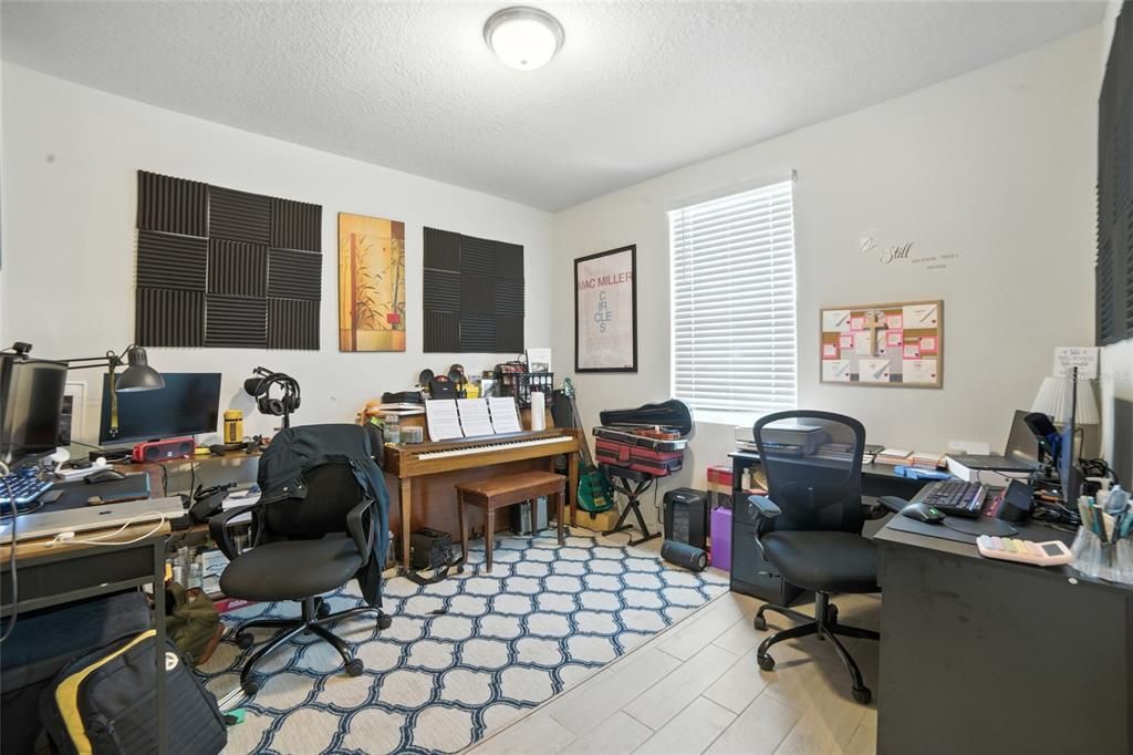 For Sale: $345,000 (3 beds, 2 baths, 1659 Square Feet)