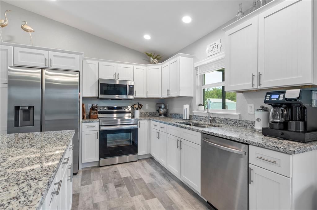 合同活跃: $1,700 (3 贝兹, 2 浴室, 1640 平方英尺)