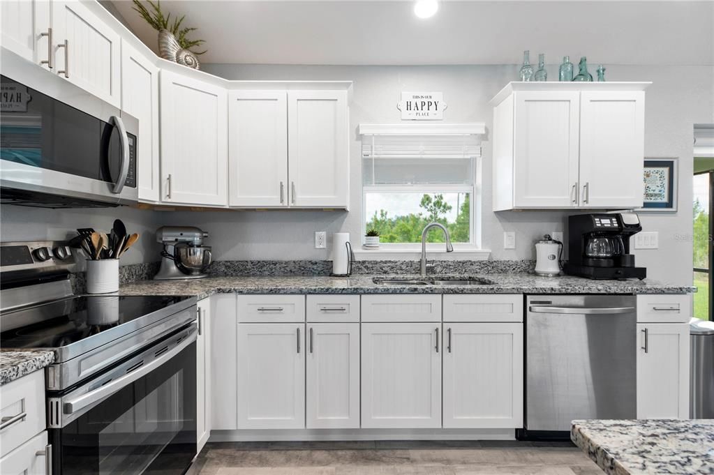 合同活跃: $1,700 (3 贝兹, 2 浴室, 1640 平方英尺)