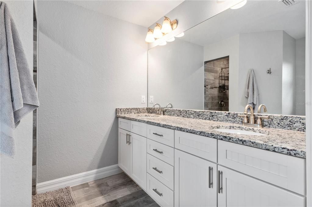 合同活跃: $1,700 (3 贝兹, 2 浴室, 1640 平方英尺)