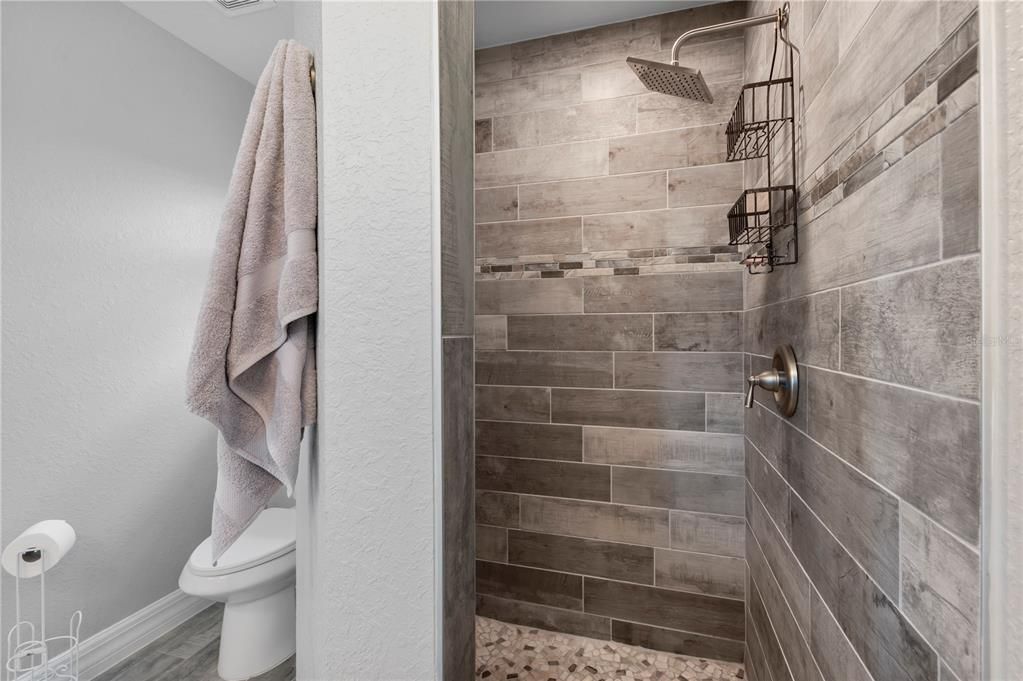 合同活跃: $1,700 (3 贝兹, 2 浴室, 1640 平方英尺)