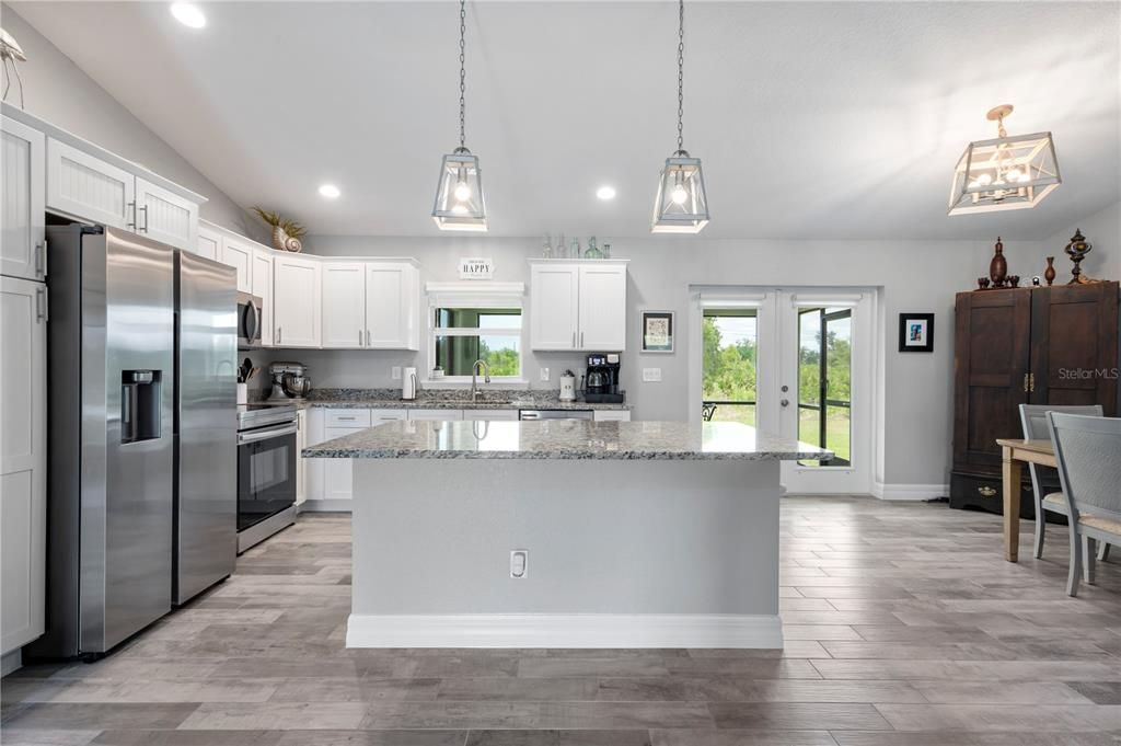 合同活跃: $1,700 (3 贝兹, 2 浴室, 1640 平方英尺)