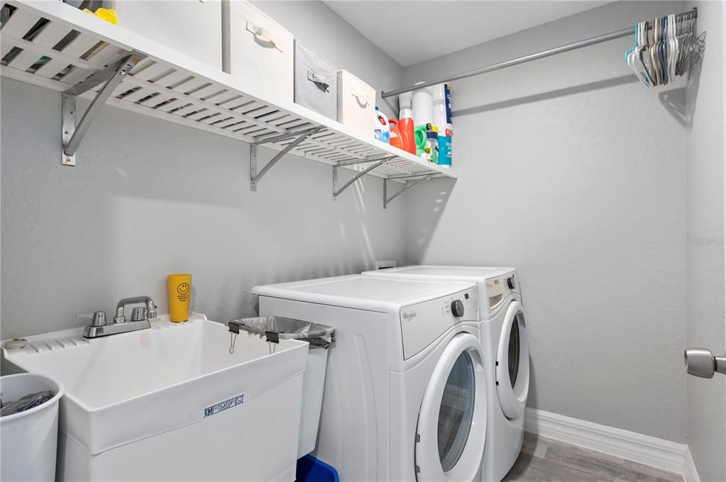 合同活跃: $1,700 (3 贝兹, 2 浴室, 1640 平方英尺)