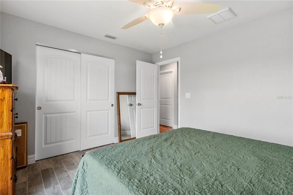 合同活跃: $1,700 (3 贝兹, 2 浴室, 1640 平方英尺)