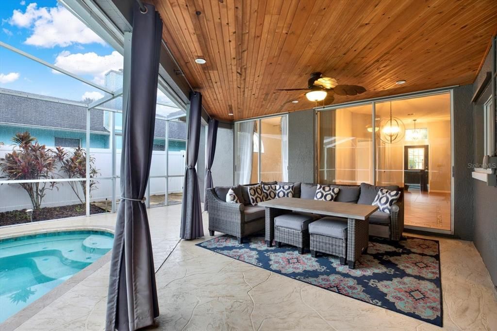 Activo con contrato: $435,000 (4 camas, 2 baños, 2094 Pies cuadrados)