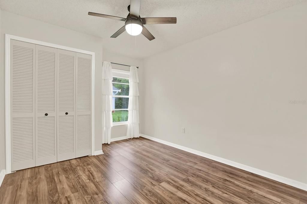 Activo con contrato: $435,000 (4 camas, 2 baños, 2094 Pies cuadrados)