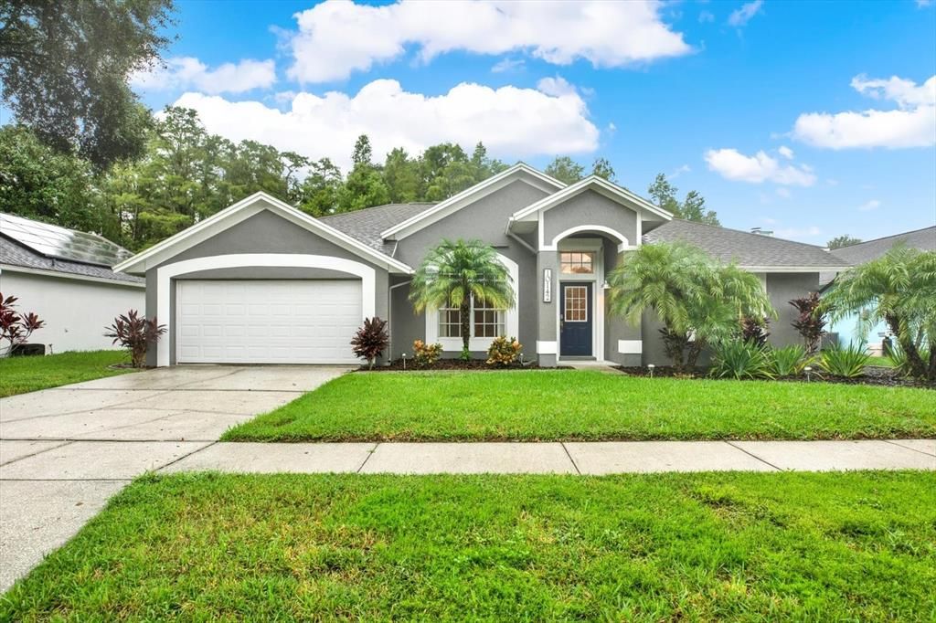 Activo con contrato: $435,000 (4 camas, 2 baños, 2094 Pies cuadrados)