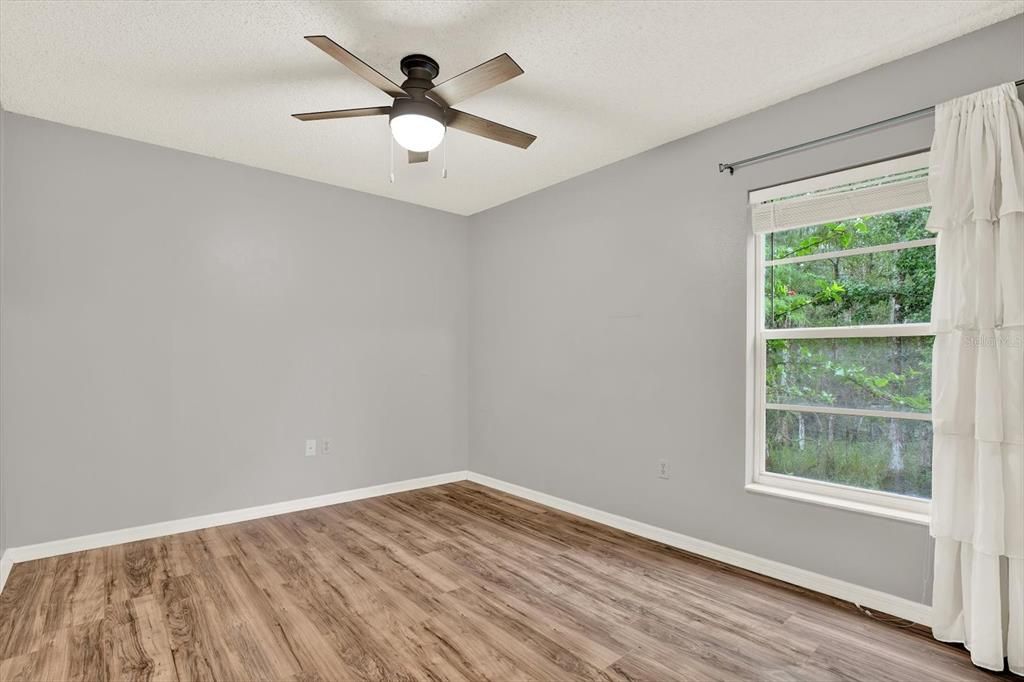 Activo con contrato: $435,000 (4 camas, 2 baños, 2094 Pies cuadrados)