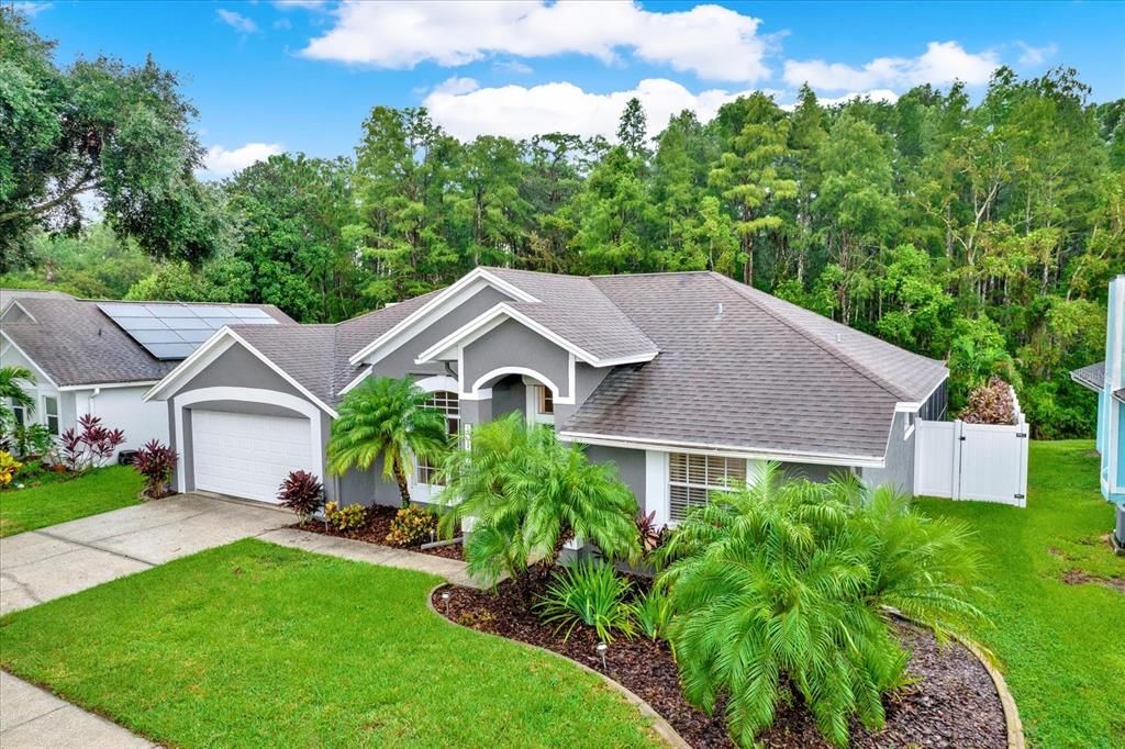 Activo con contrato: $435,000 (4 camas, 2 baños, 2094 Pies cuadrados)