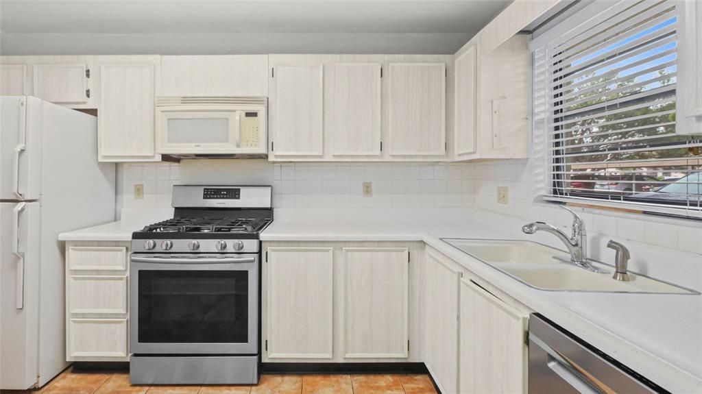 For Sale: $169,000 (2 beds, 2 baths, 1135 Square Feet)