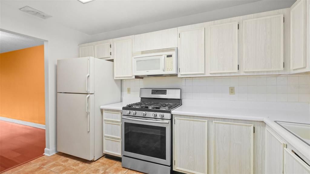 For Sale: $169,000 (2 beds, 2 baths, 1135 Square Feet)