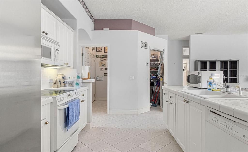 Active With Contract: $385,000 (3 beds, 2 baths, 2067 Square Feet)