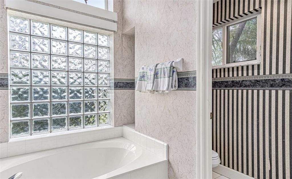 Active With Contract: $385,000 (3 beds, 2 baths, 2067 Square Feet)