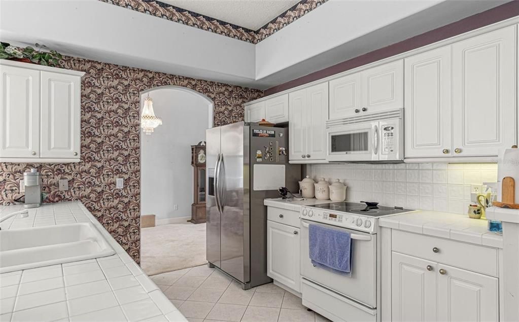 Active With Contract: $385,000 (3 beds, 2 baths, 2067 Square Feet)