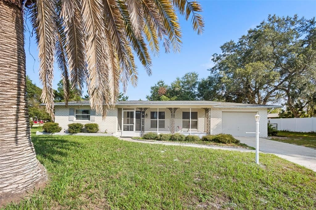 合同活跃: $255,900 (2 贝兹, 2 浴室, 1600 平方英尺)