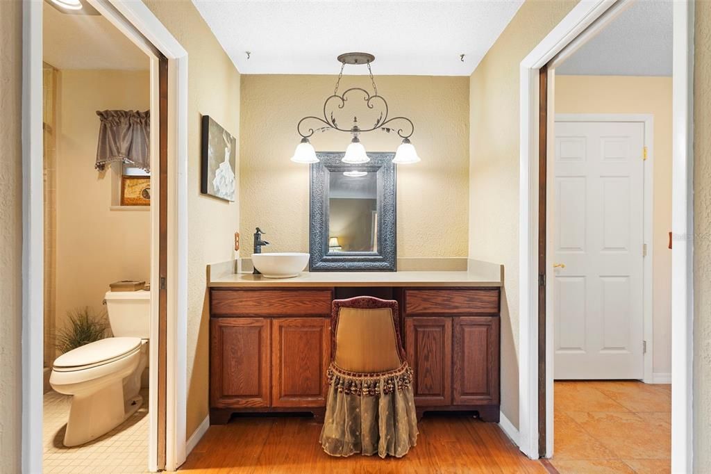 合同活跃: $255,900 (2 贝兹, 2 浴室, 1600 平方英尺)