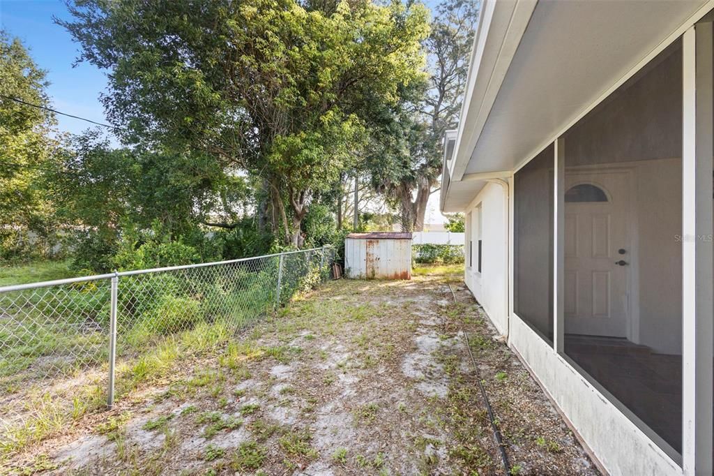 合同活跃: $255,900 (2 贝兹, 2 浴室, 1600 平方英尺)