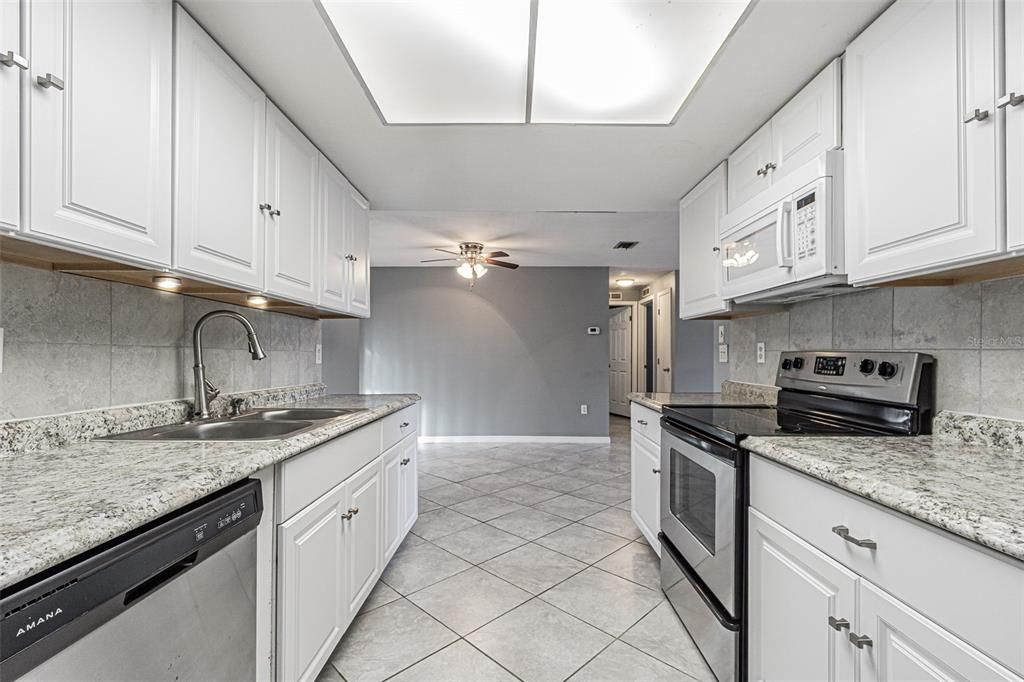 В аренду: $1,750 (3 спален, 2 ванн, 1230 Квадратных фут)