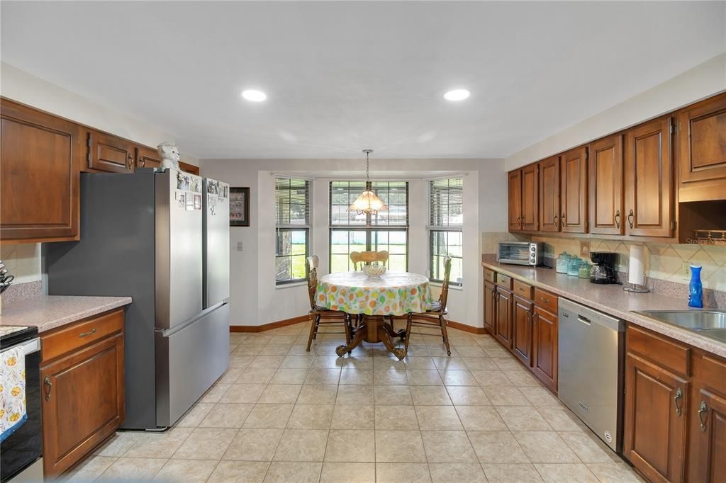 Active With Contract: $355,000 (3 beds, 2 baths, 2526 Square Feet)