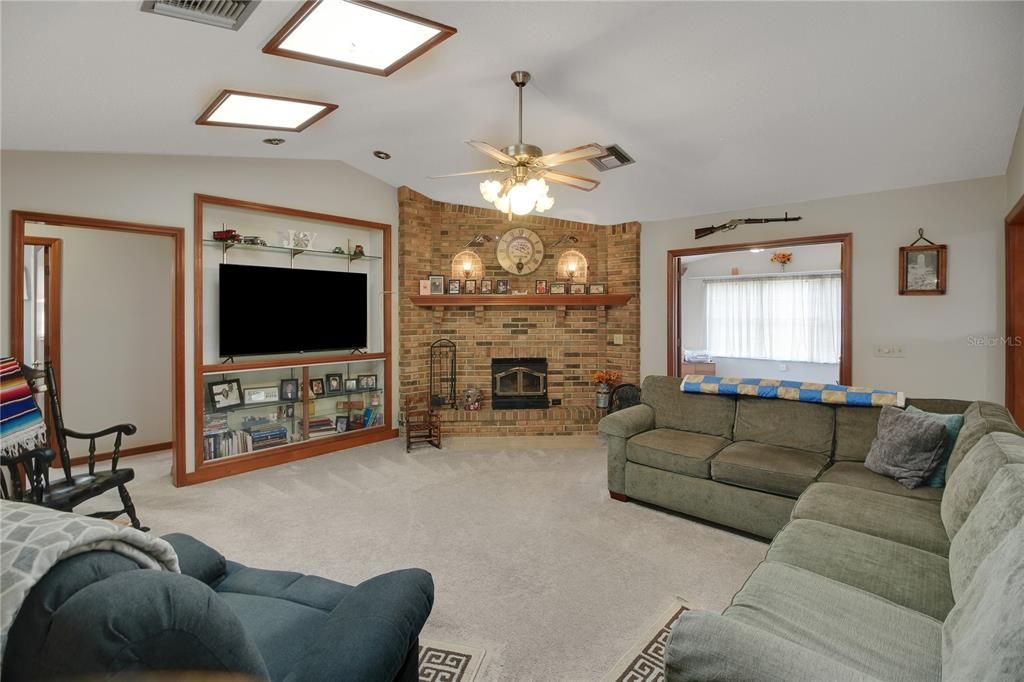 Active With Contract: $355,000 (3 beds, 2 baths, 2526 Square Feet)