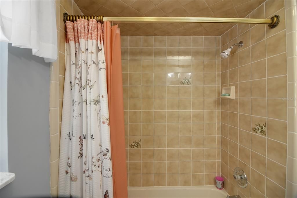 Active With Contract: $355,000 (3 beds, 2 baths, 2526 Square Feet)