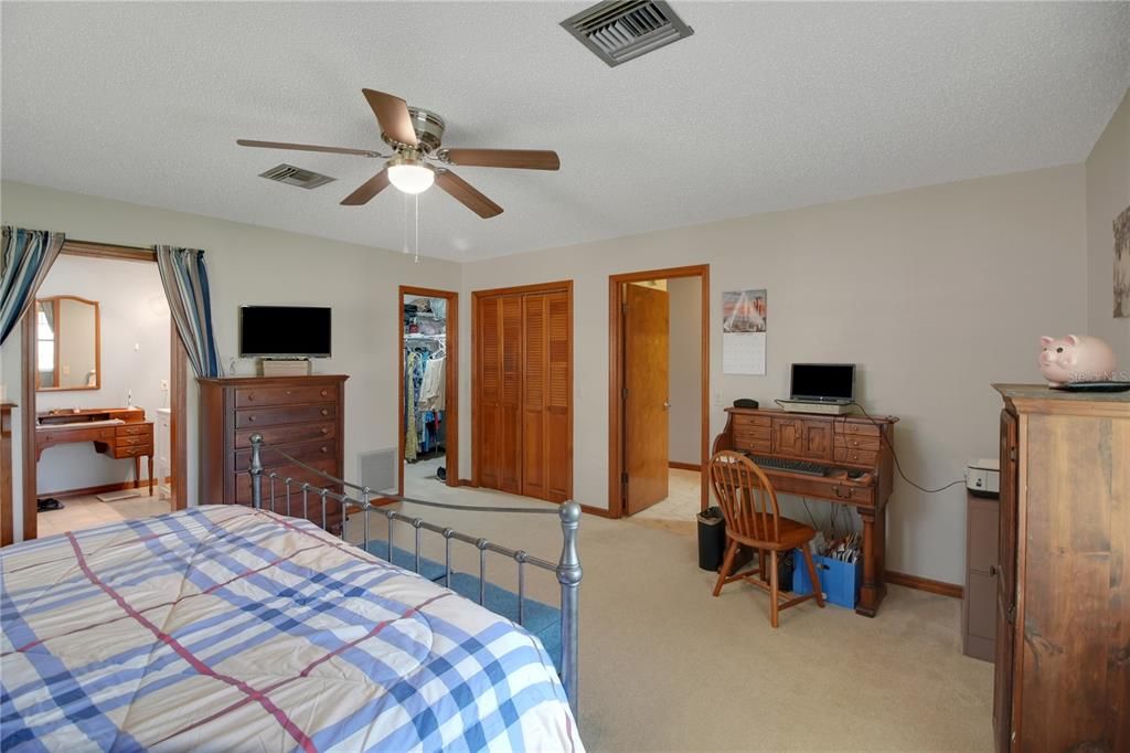 Active With Contract: $355,000 (3 beds, 2 baths, 2526 Square Feet)