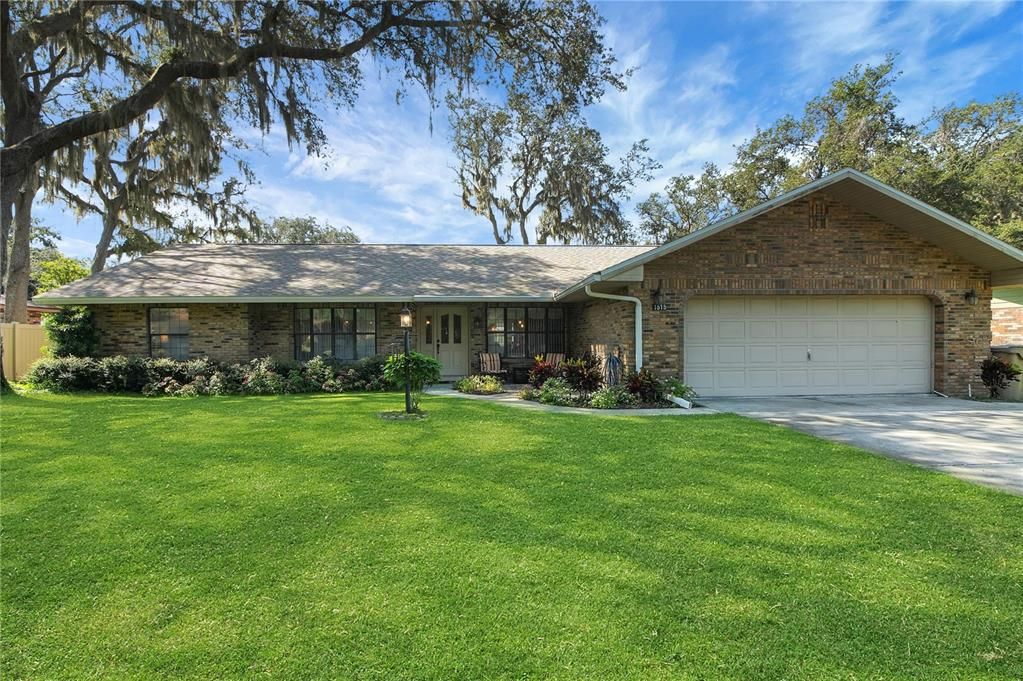 Active With Contract: $355,000 (3 beds, 2 baths, 2526 Square Feet)