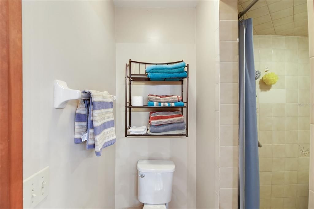 Active With Contract: $355,000 (3 beds, 2 baths, 2526 Square Feet)