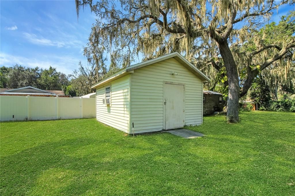 Active With Contract: $355,000 (3 beds, 2 baths, 2526 Square Feet)