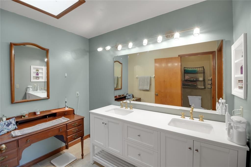 Active With Contract: $355,000 (3 beds, 2 baths, 2526 Square Feet)