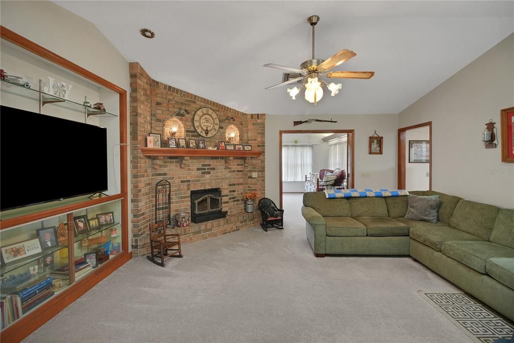 Active With Contract: $355,000 (3 beds, 2 baths, 2526 Square Feet)