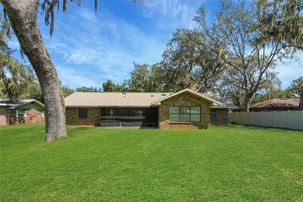 Active With Contract: $355,000 (3 beds, 2 baths, 2526 Square Feet)