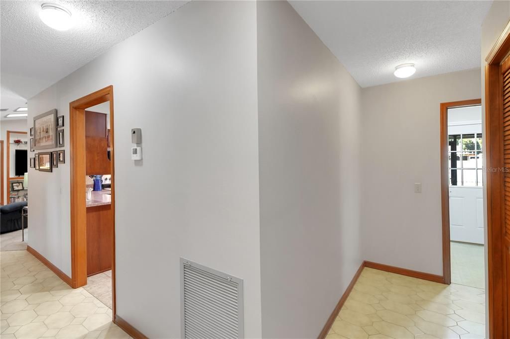 Active With Contract: $355,000 (3 beds, 2 baths, 2526 Square Feet)