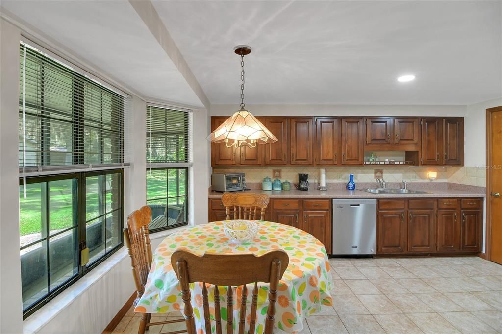 Active With Contract: $355,000 (3 beds, 2 baths, 2526 Square Feet)